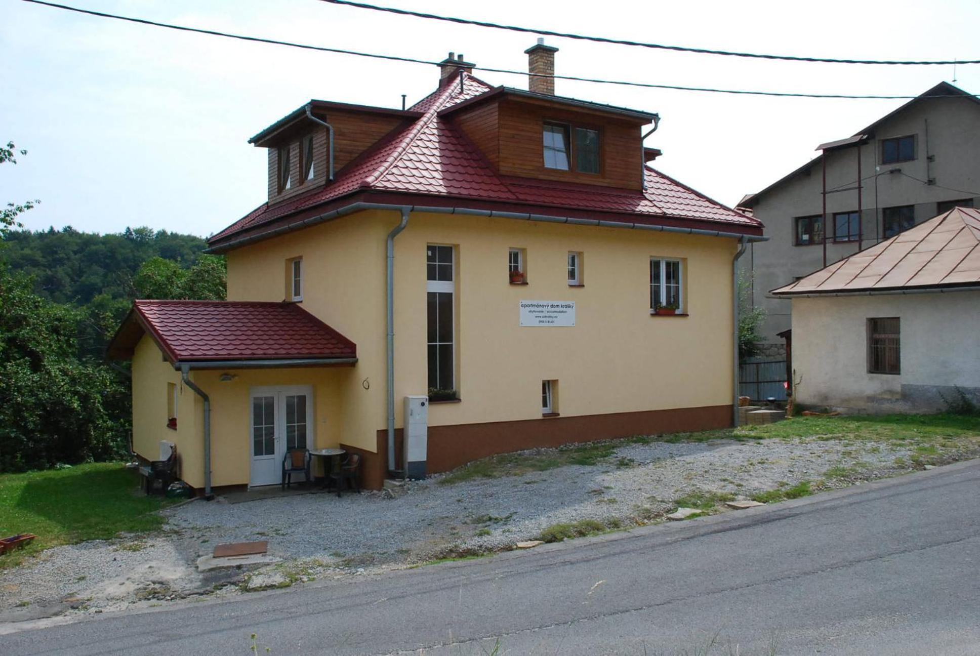 Apartmanovy Dom Králiky Buitenkant foto